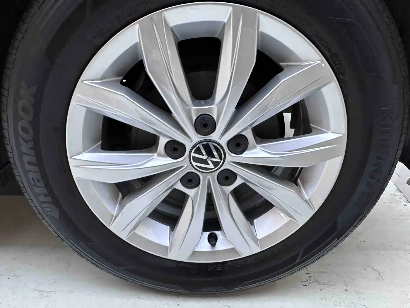 VOLKSWAGEN POLO