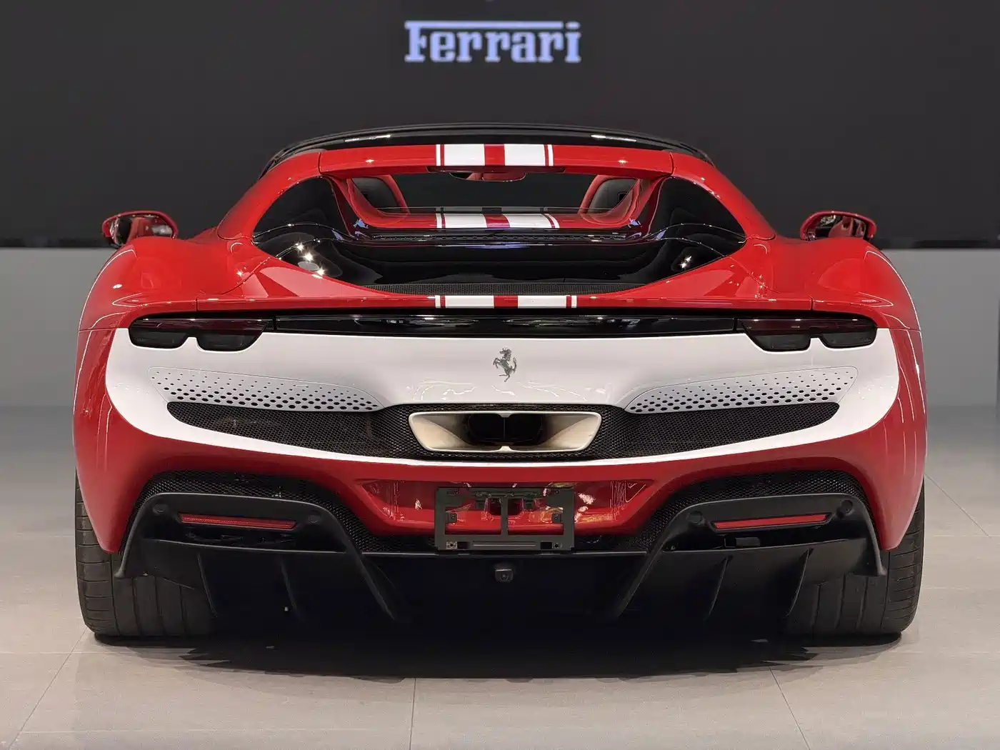 Фото 3 - Ferrari 296