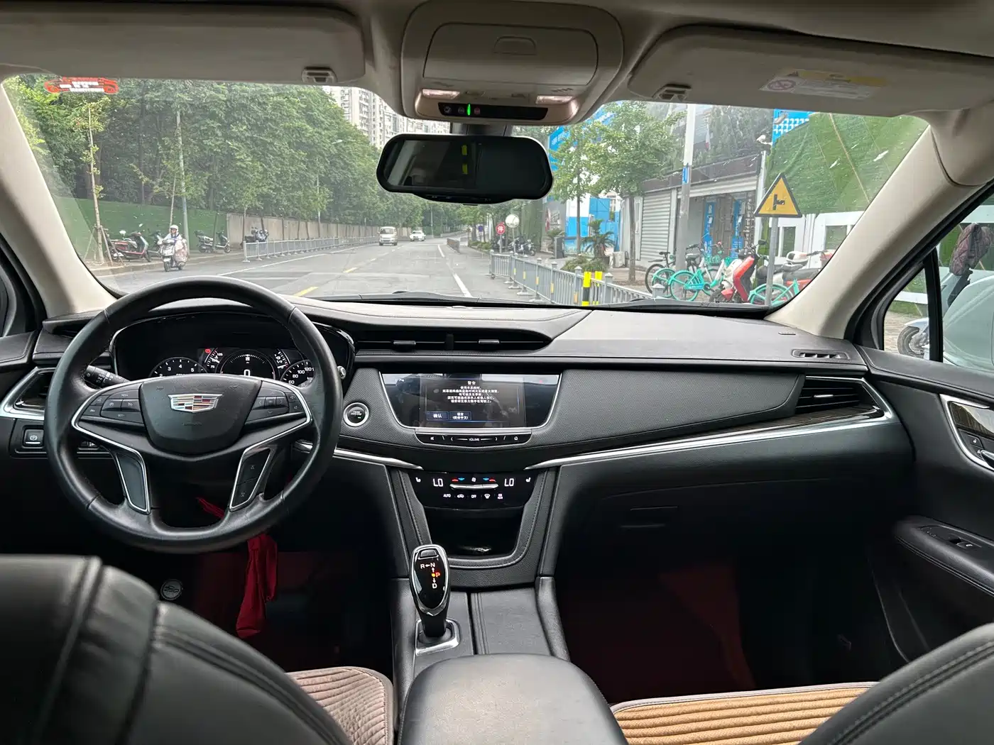 Фото 14 - Cadillac XT5
