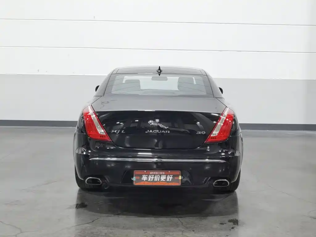 Photo 4 - Jaguar XJ