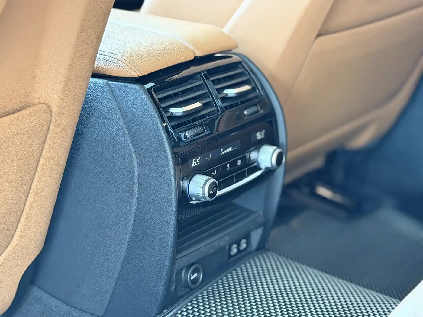 BMW 5 Series 2020 530Li Exclusive M Sport Package фото 16