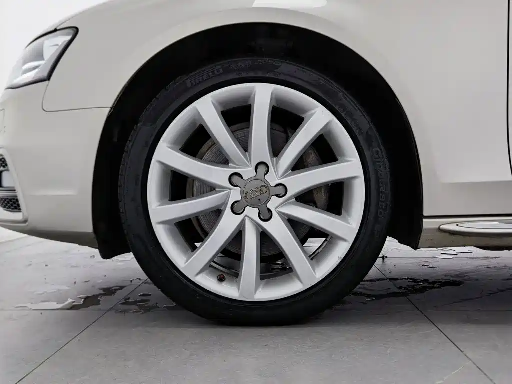 Фото 17 - Audi A4L