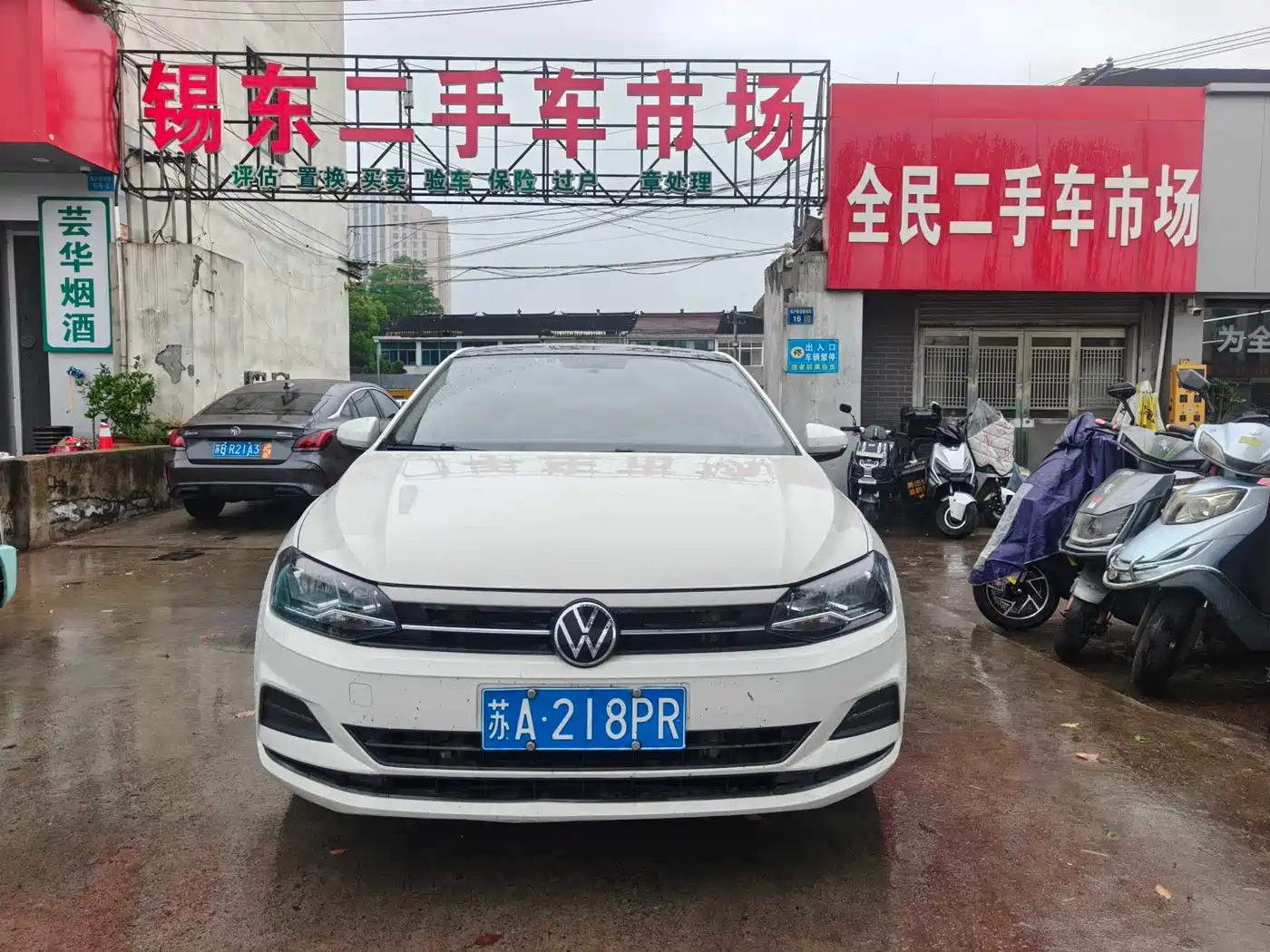 VOLKSWAGEN POLO