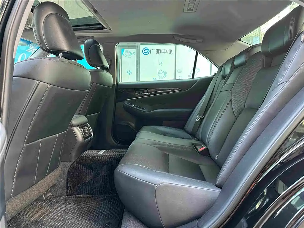 Toyota Crown 2019 2018 2.0T Fashion Edition