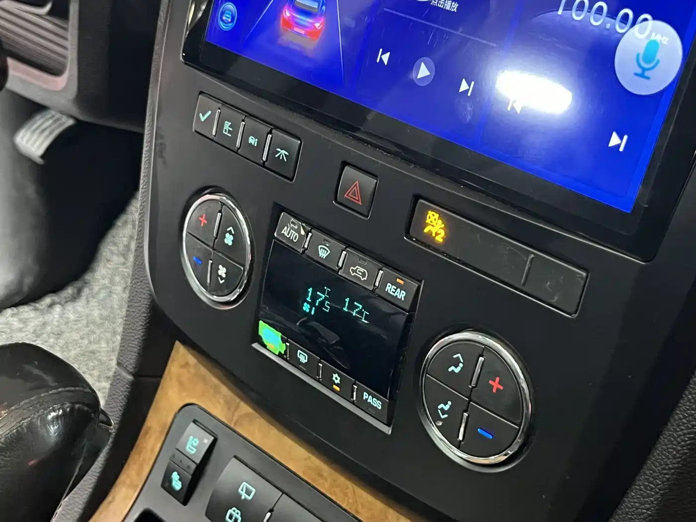 Buick Enclave 2010 3.6L Flagship Edition фото 15