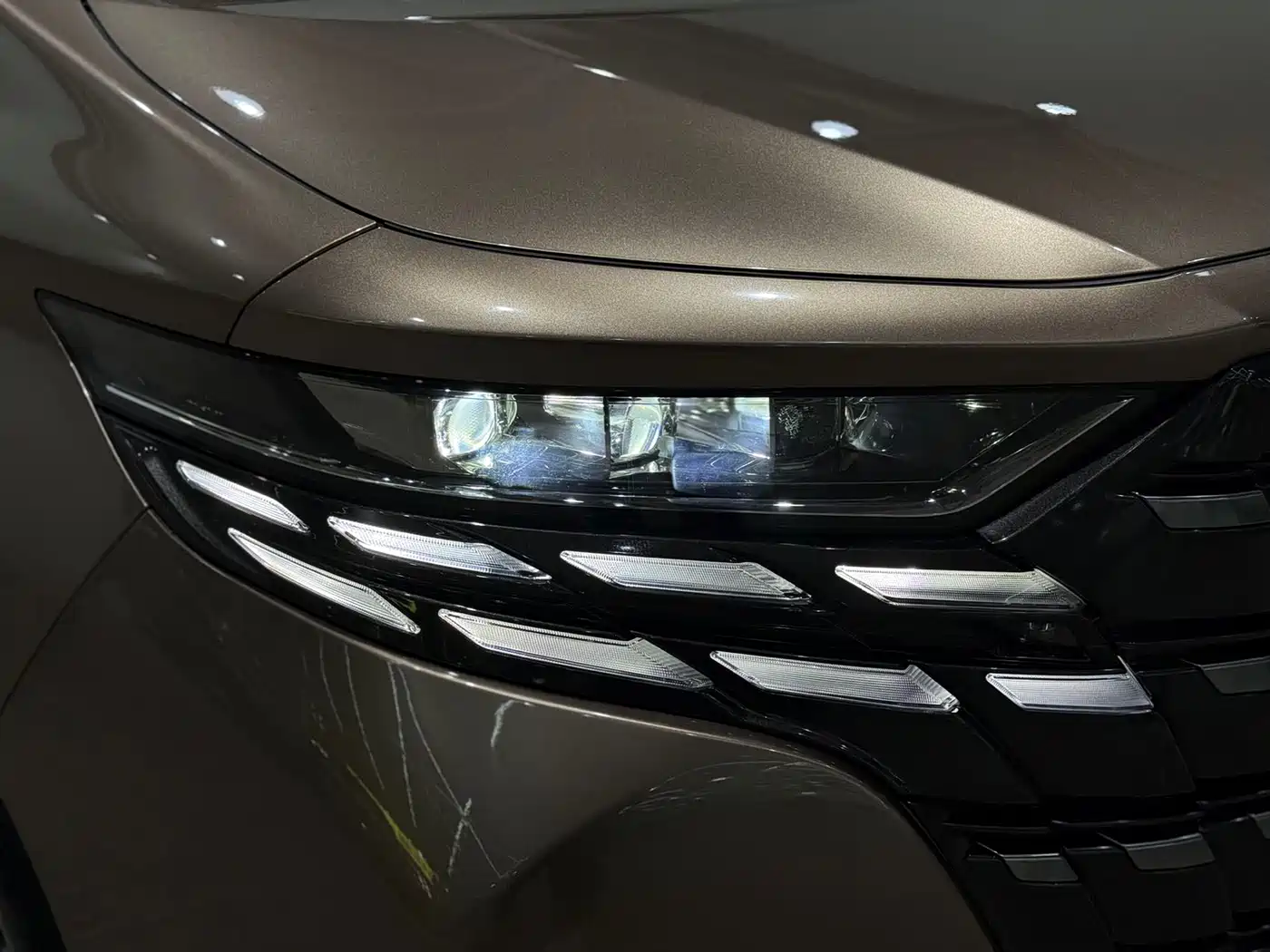 Toyota Alphard 2025 Hybrid 2.5L Prestige Gold Edition фото 20
