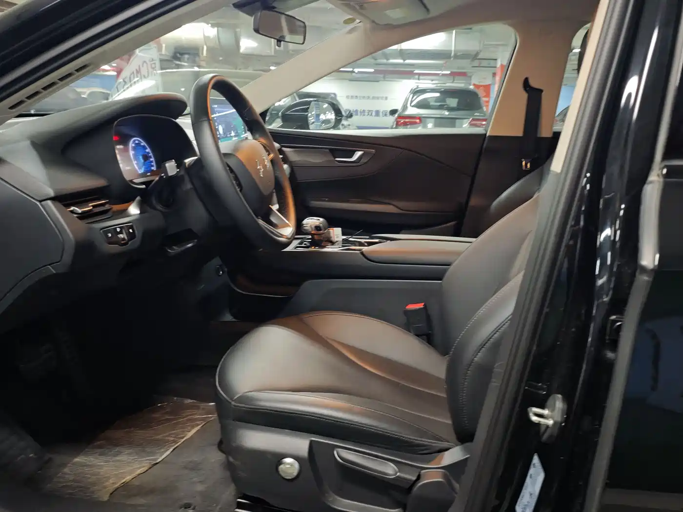 Hongqi E-QM5 2022 431km Charging Enjoyment Edition фото 8