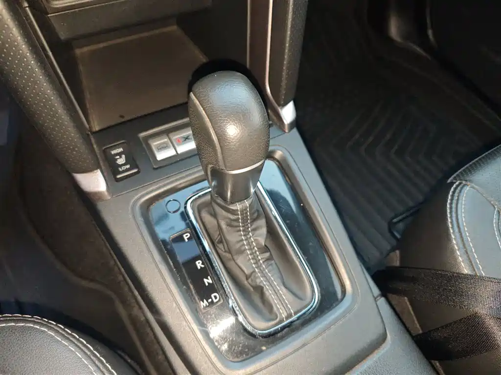 Subaru Forester 2016 2.0i Fashion Navigation Edition фото 7