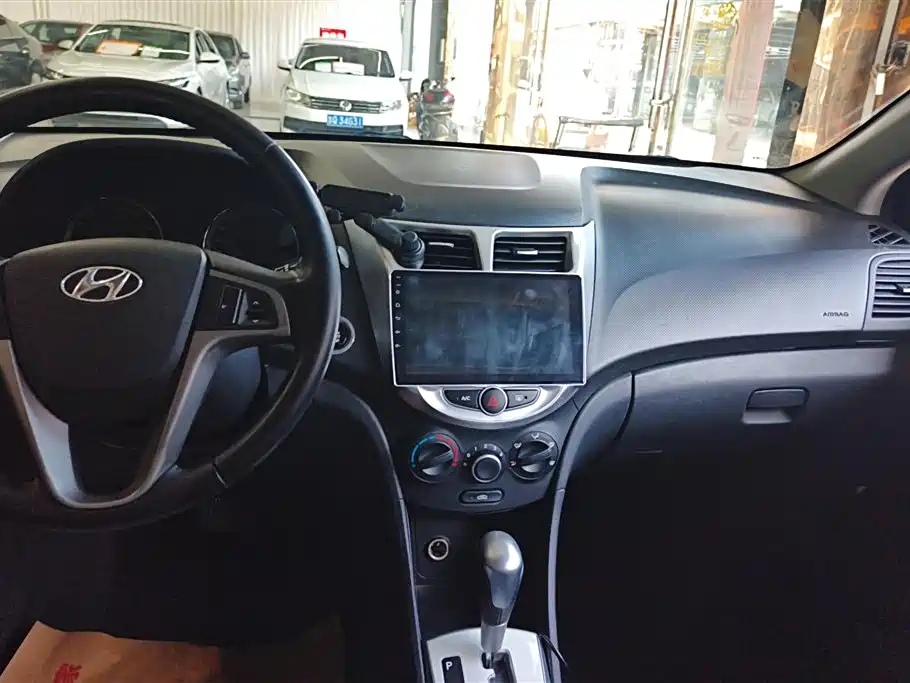 Hyundai Reina 2014 Model 1.6L Automatic TOP фото 13