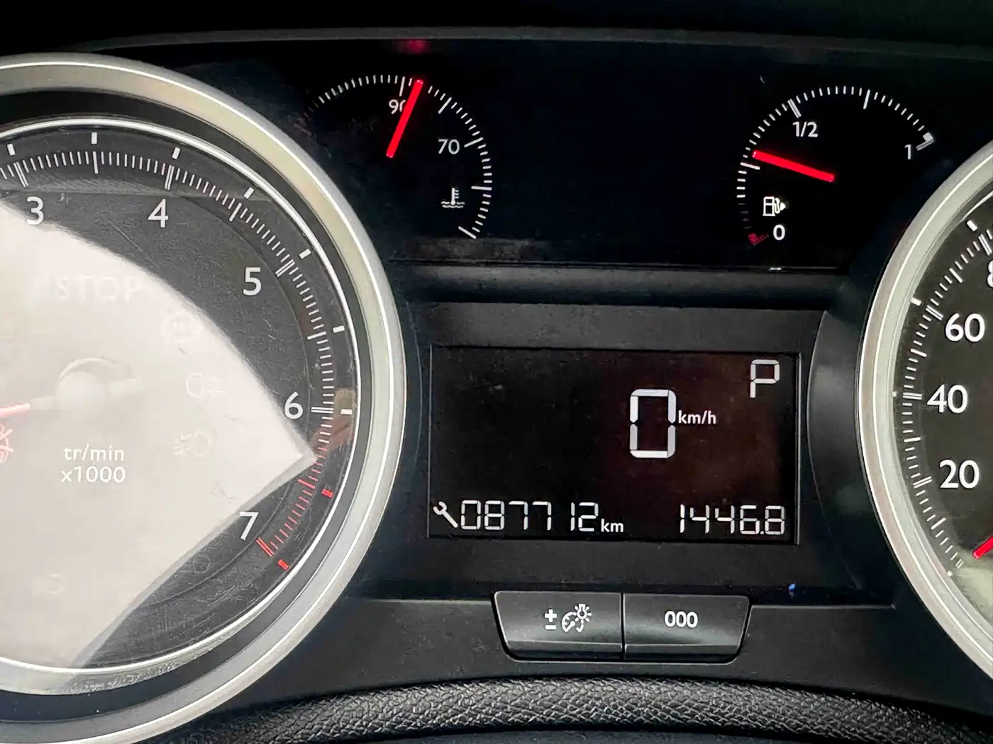 Peugeot 408 2016 1.6T Automatic Luxury Edition фото 21