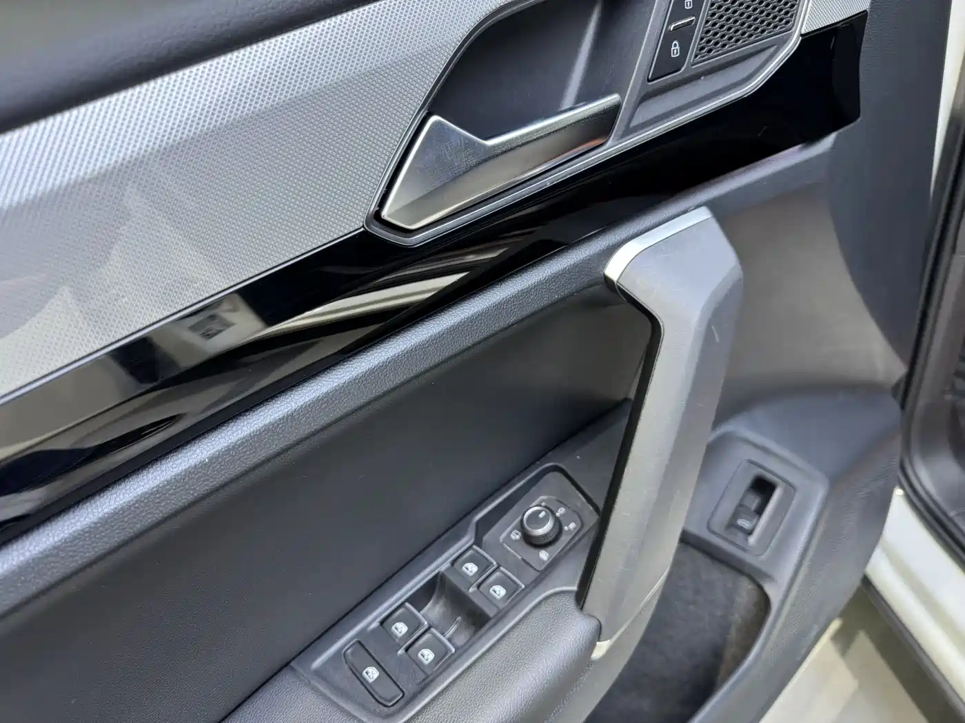 Volkswagen Tayron 2021 280TSI 2WD Luxury Smart Connect фото 11