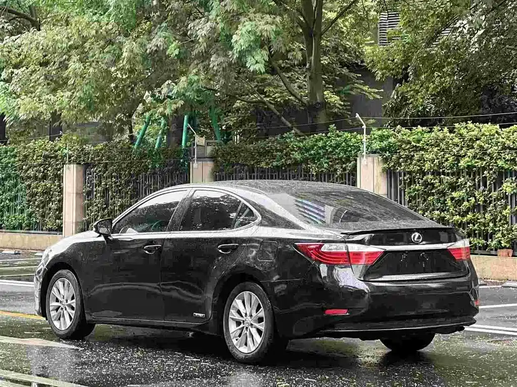 Lexus ES 2014 300h Elite Edition фото 3