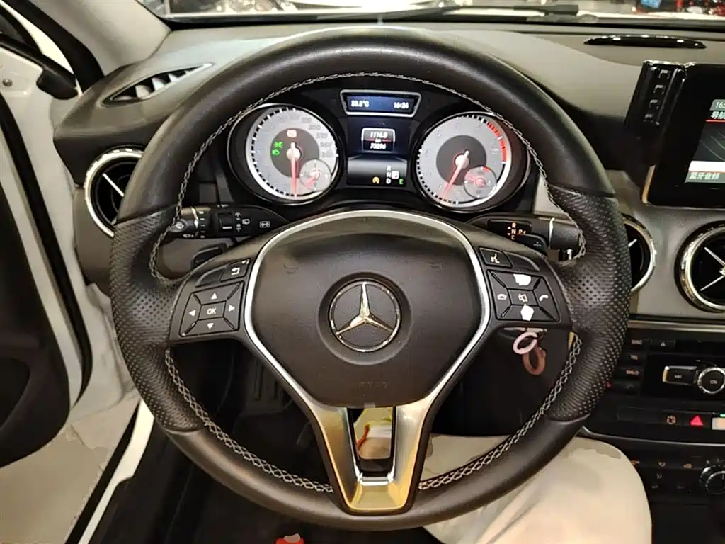 Mercedes-Benz GLA 2015 GLA 200 Dynamic фото 11
