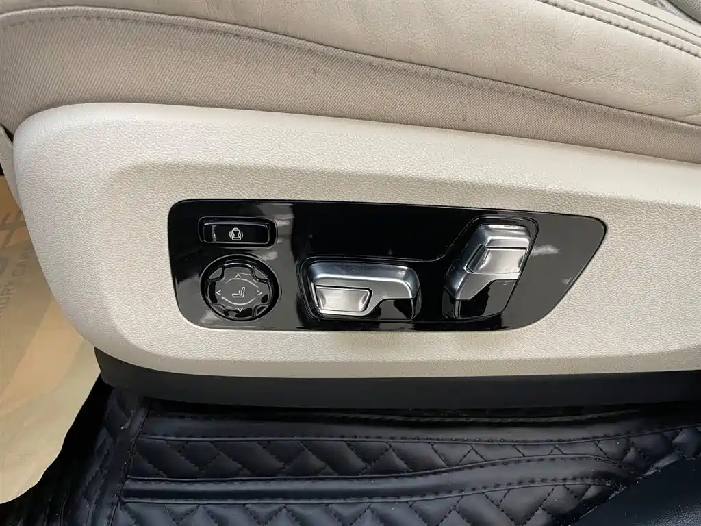 BMW X5 (Import) 2019 xDrive40i Exclusive M Sport Package фото 11