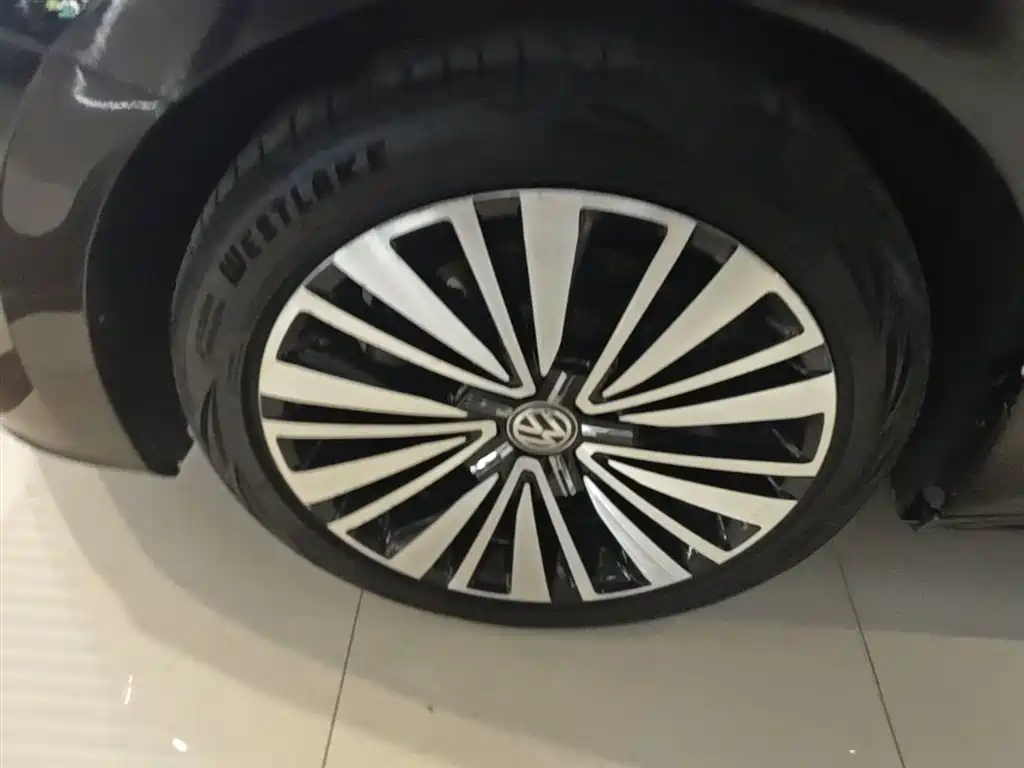 Volkswagen Passat 2019 330TSI Luxury Edition China VI фото 23