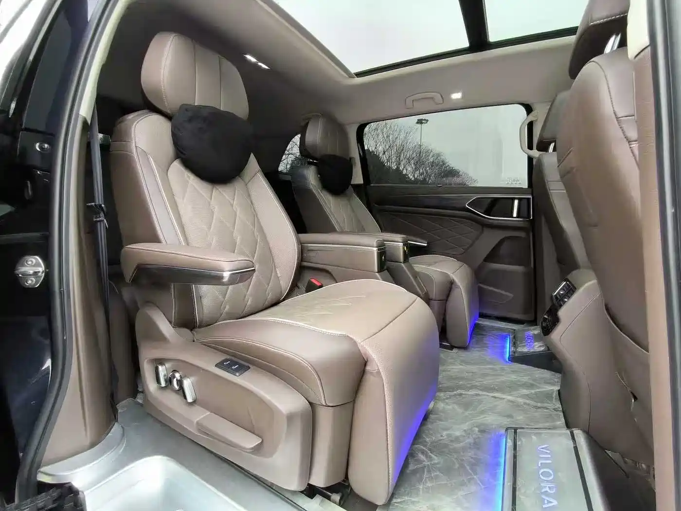 Volkswagen Viloran 2023 380TSI Premium Edition фото 8