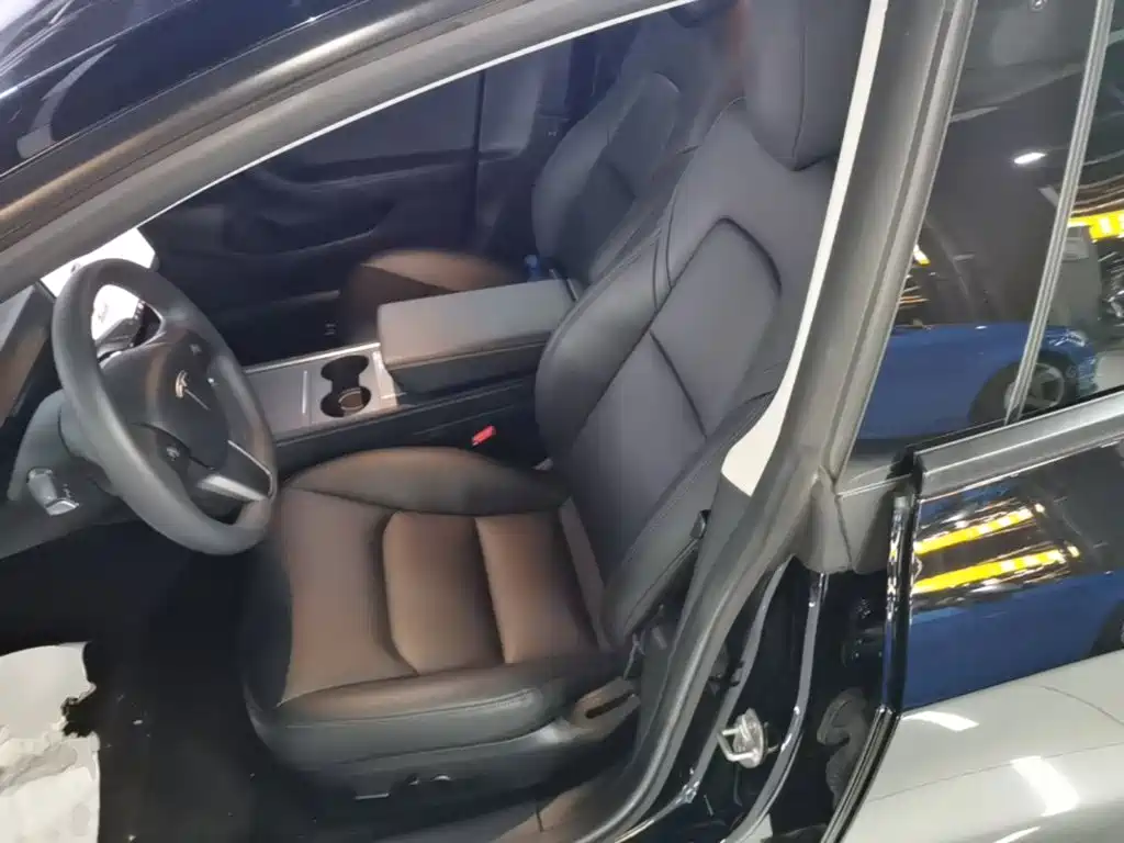Фото 15 - Tesla Model 3