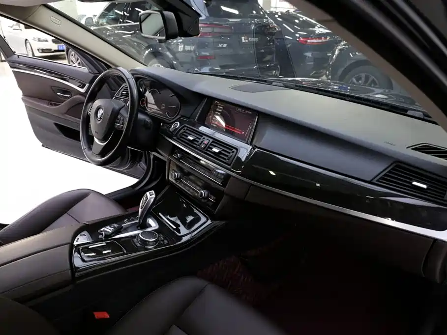 BMW 5 Series 2017 525Li Luxury Design Package фото 17