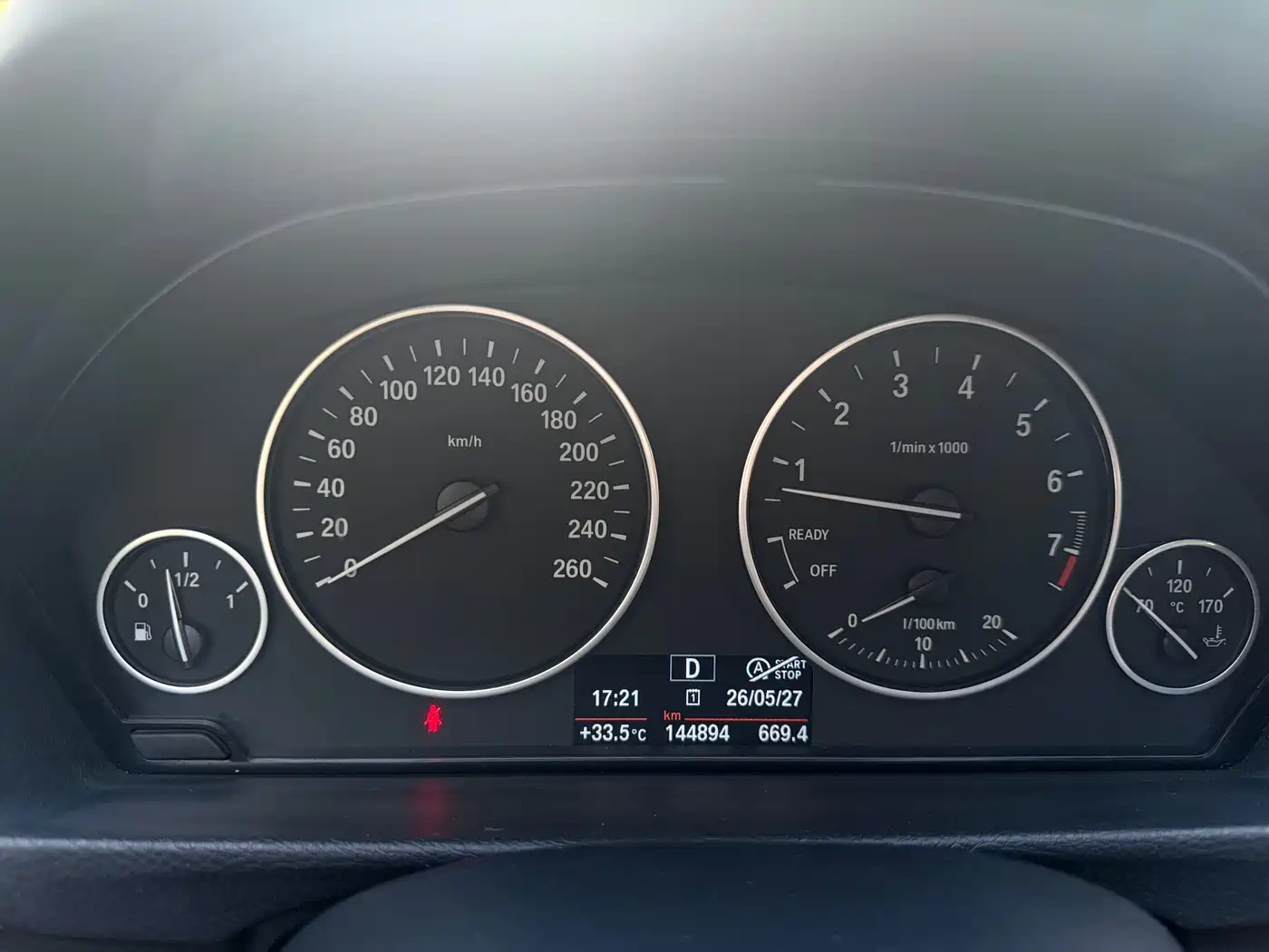 BMW 3 Series GT 2013 Model 320i Leading фото 11
