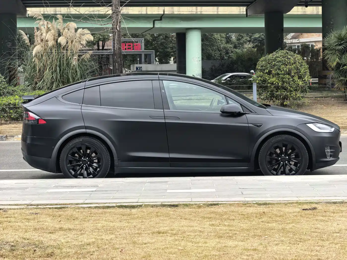TESLA MODEL X