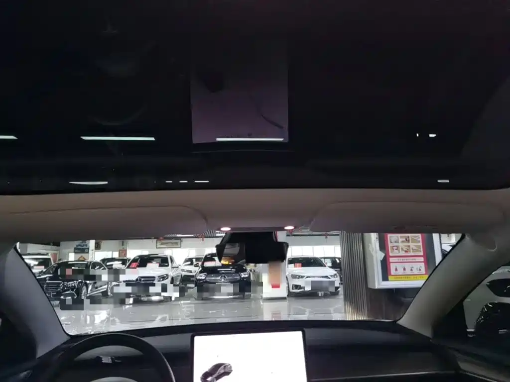 Фото 18 - Tesla Model 3