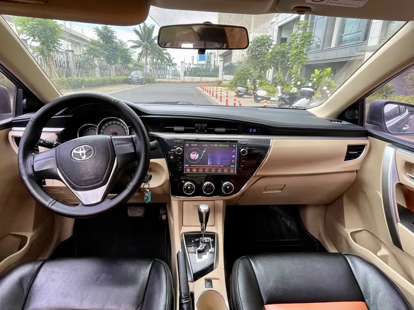 Toyota Corolla 2014 1.6L CVT GL-i фото 6