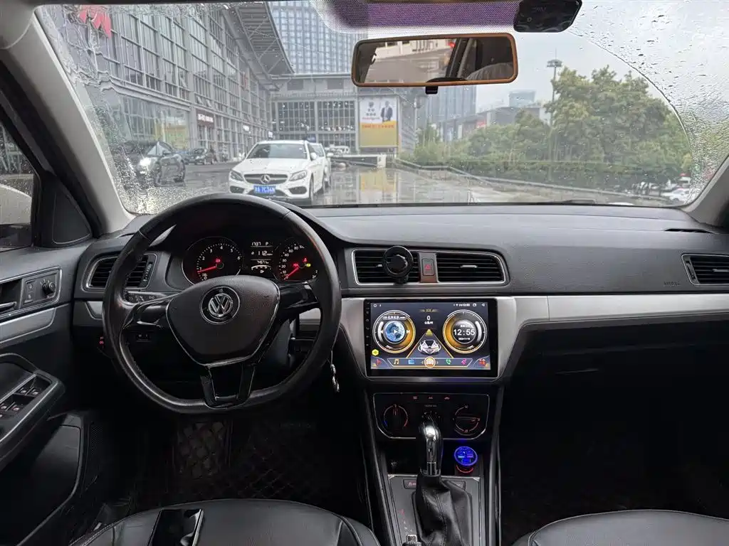 Volkswagen Lavida Tour 2015 1.6L Automatic Comfort Edition фото 7