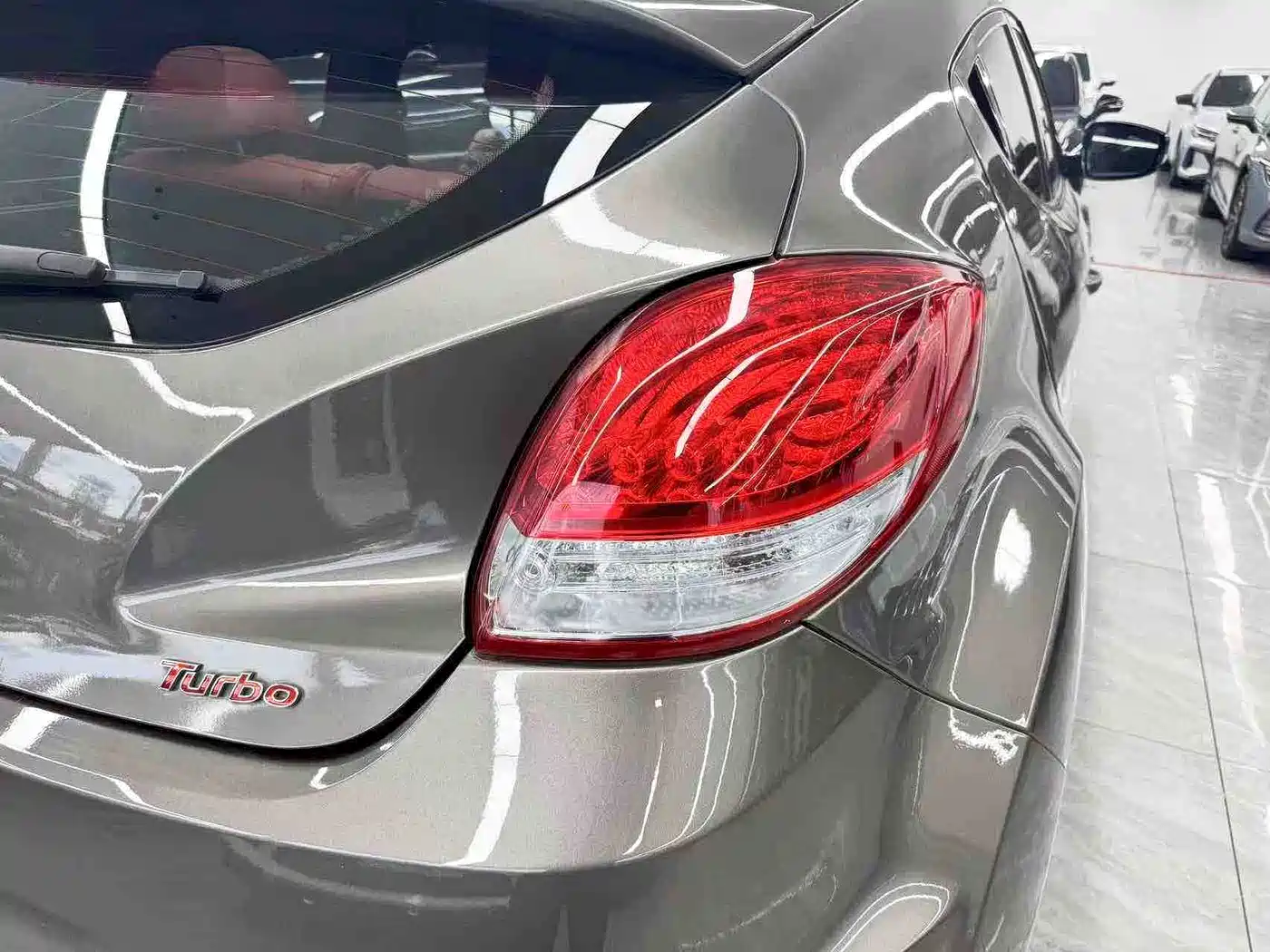 Hyundai Veloster 2015 1.6T Automatic Luxury Edition фото 18