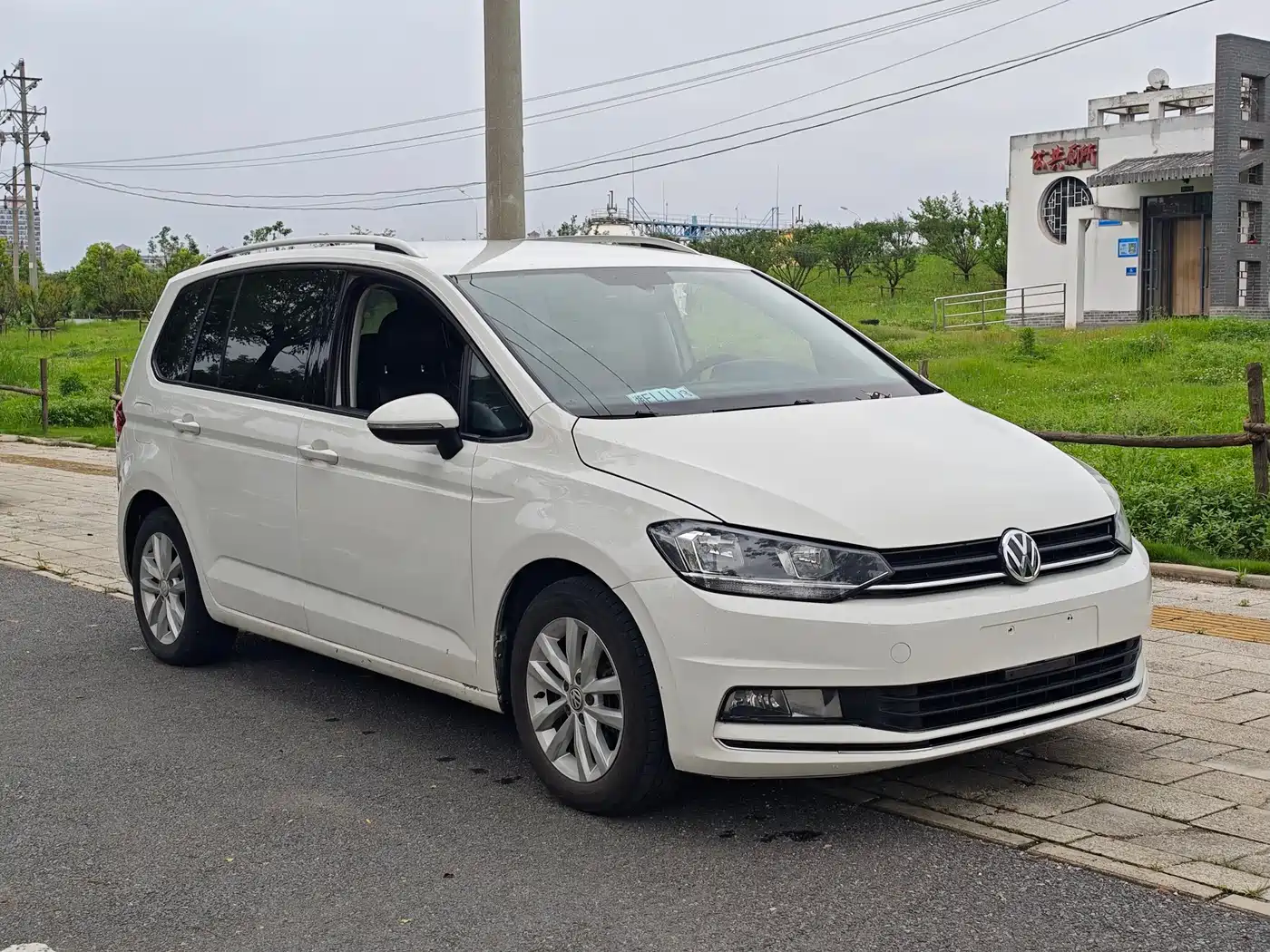 Volkswagen Touran 2016 Touran L 280TSI DSG Comfortline фото 3