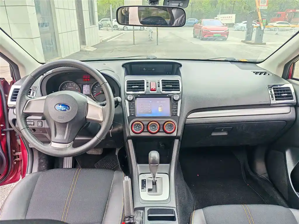 Subaru XV 2014 2.0i Comfort фото 13