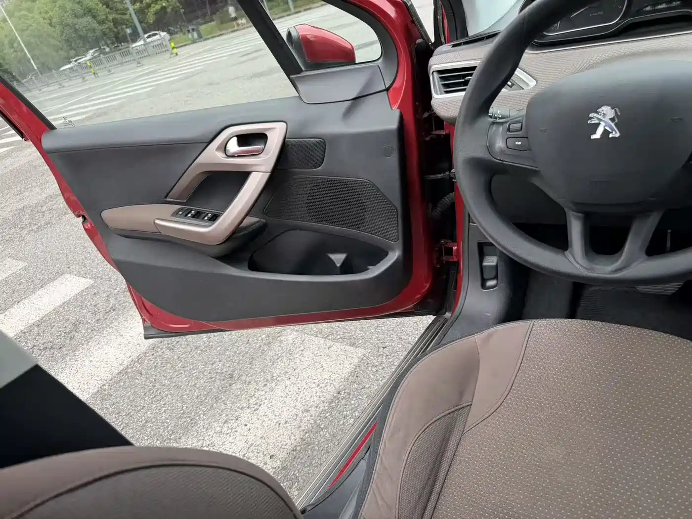 Peugeot 2008 2014 1.6L Automatic Fashion Edition фото 21