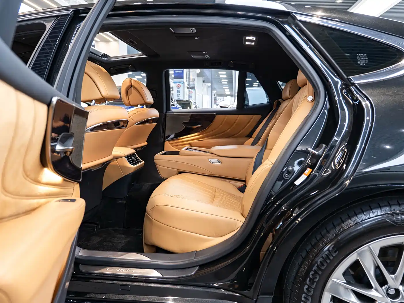 Lexus LS 2021 500h Luxury Edition фото 10