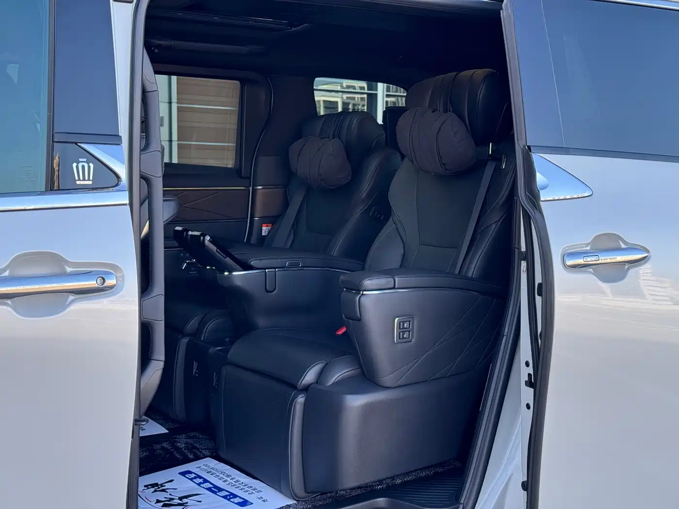 Toyota Vellfire 2024 Crown Hybrid 2.5L Executive Premium Edition фото 7