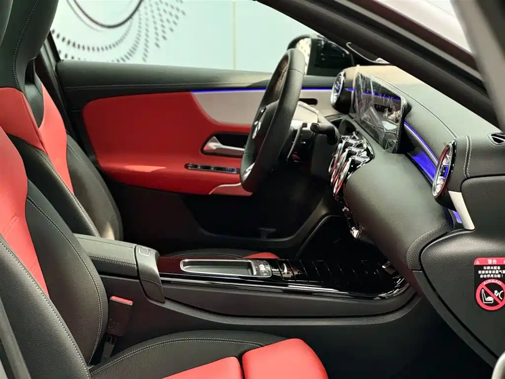 Mercedes-Benz A-Class AMG (Import) 2025 AMG A 35 4MATIC фото 7