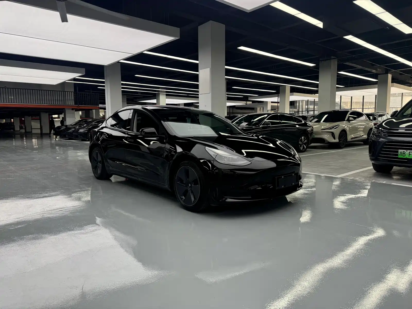 Фото 3 - Tesla Model 3