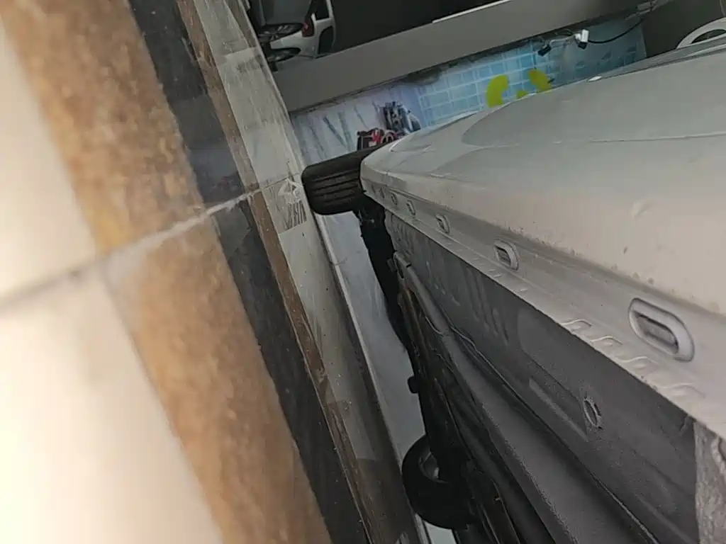 Фото 21 - Roewe i5