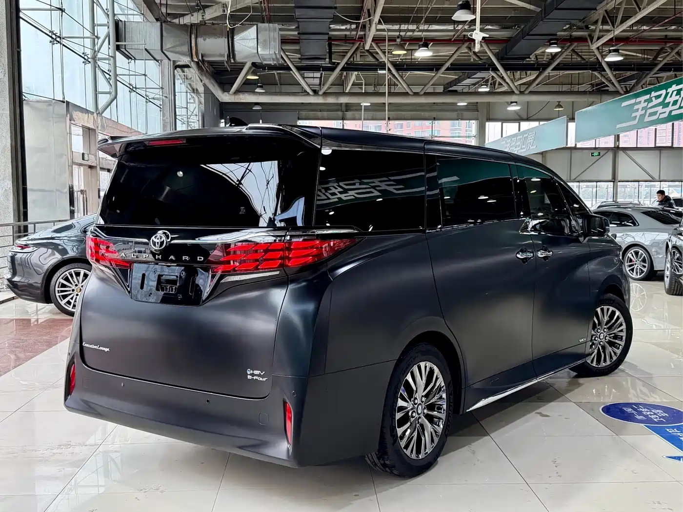 Toyota Alphard 2025 Hybrid 2.5L Prestige Gold Edition фото 38