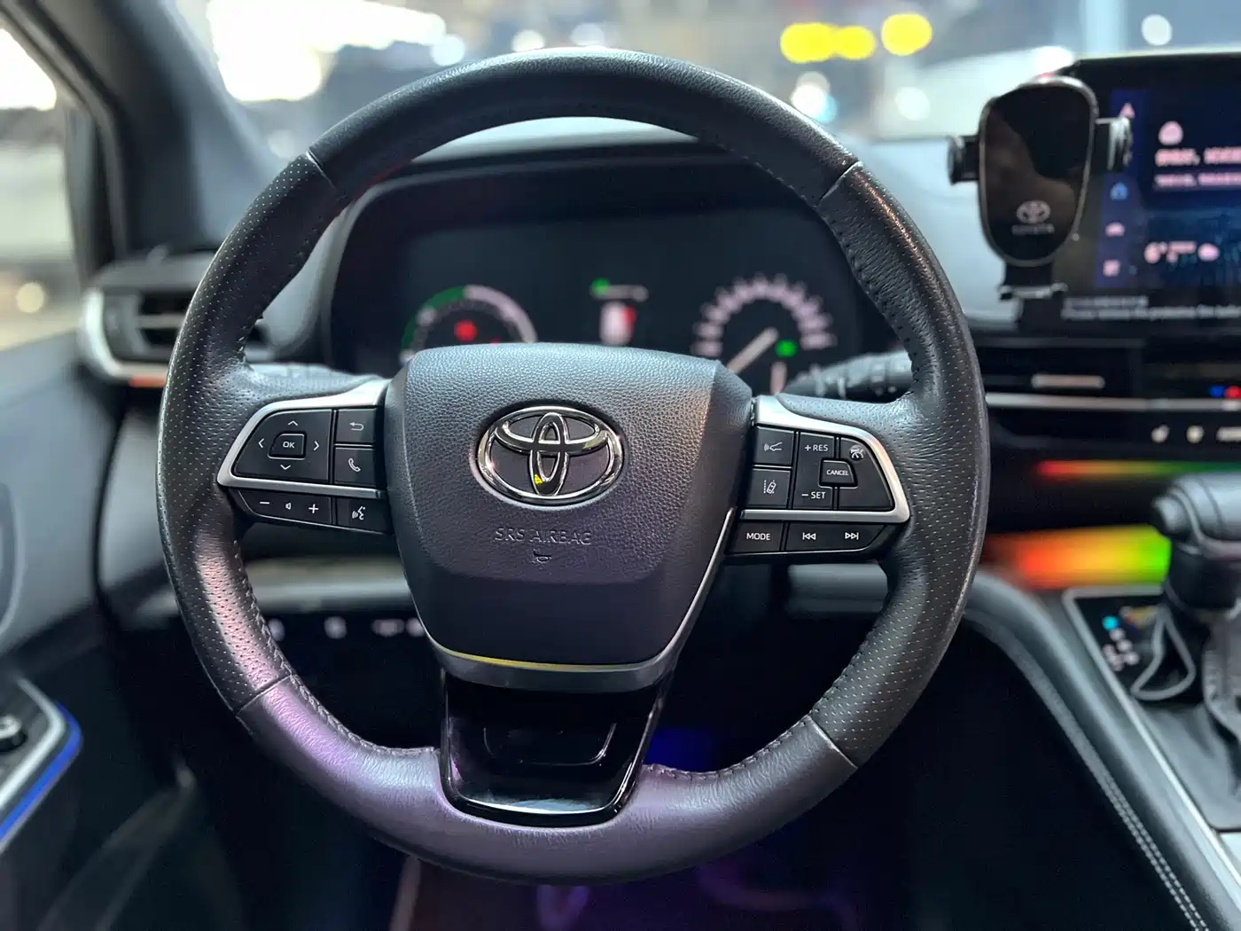 Toyota Sienna 2023 2.5L Hybrid Premium Edition фото 12