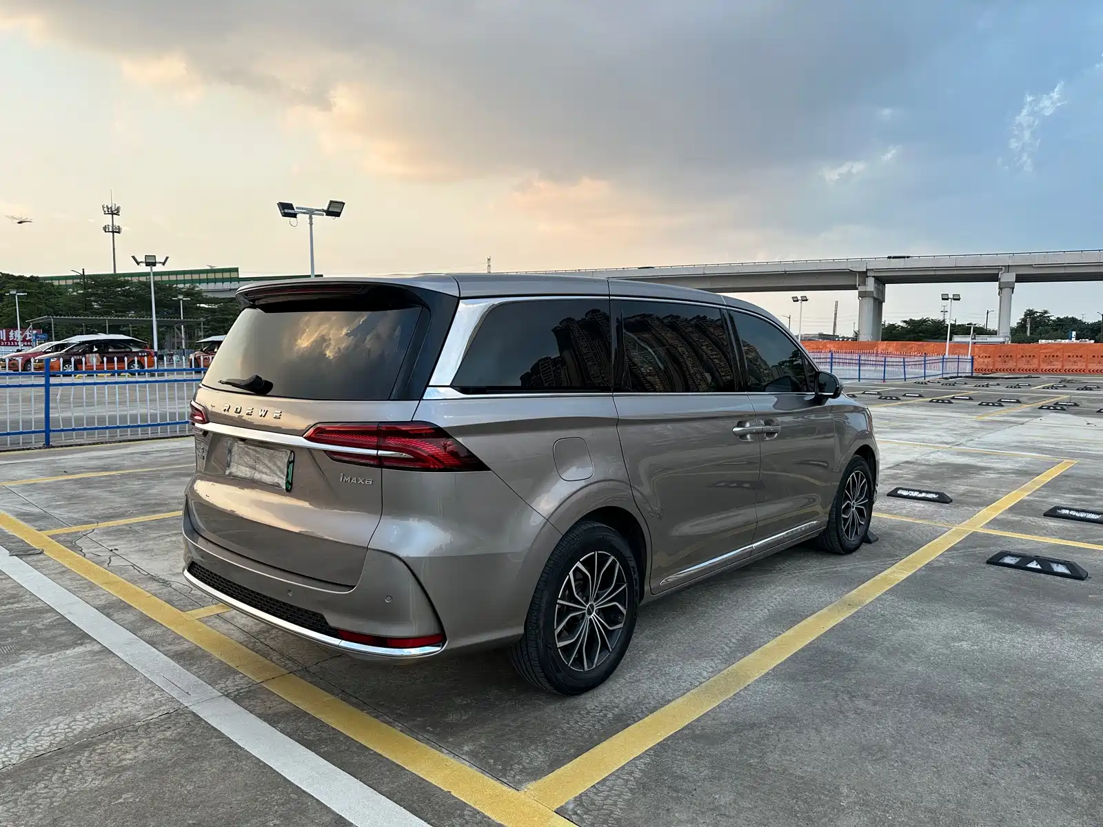 Фото 5 - Roewe iMAX8 EV