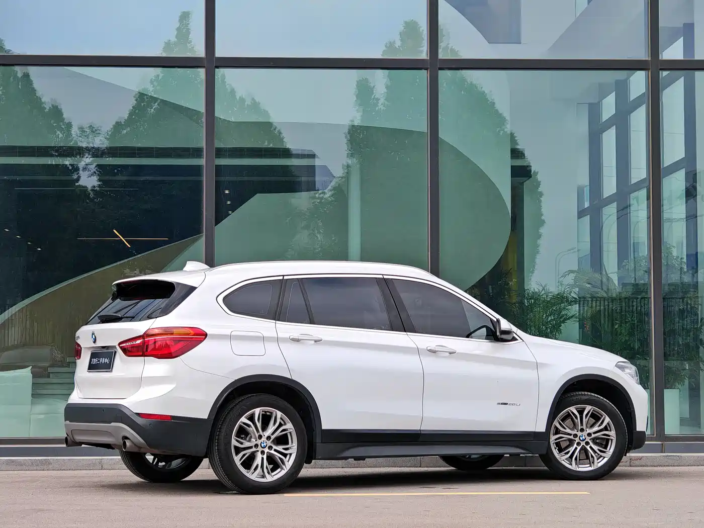 BMW X1 2018 sDrive20Li Leading Model фото 4
