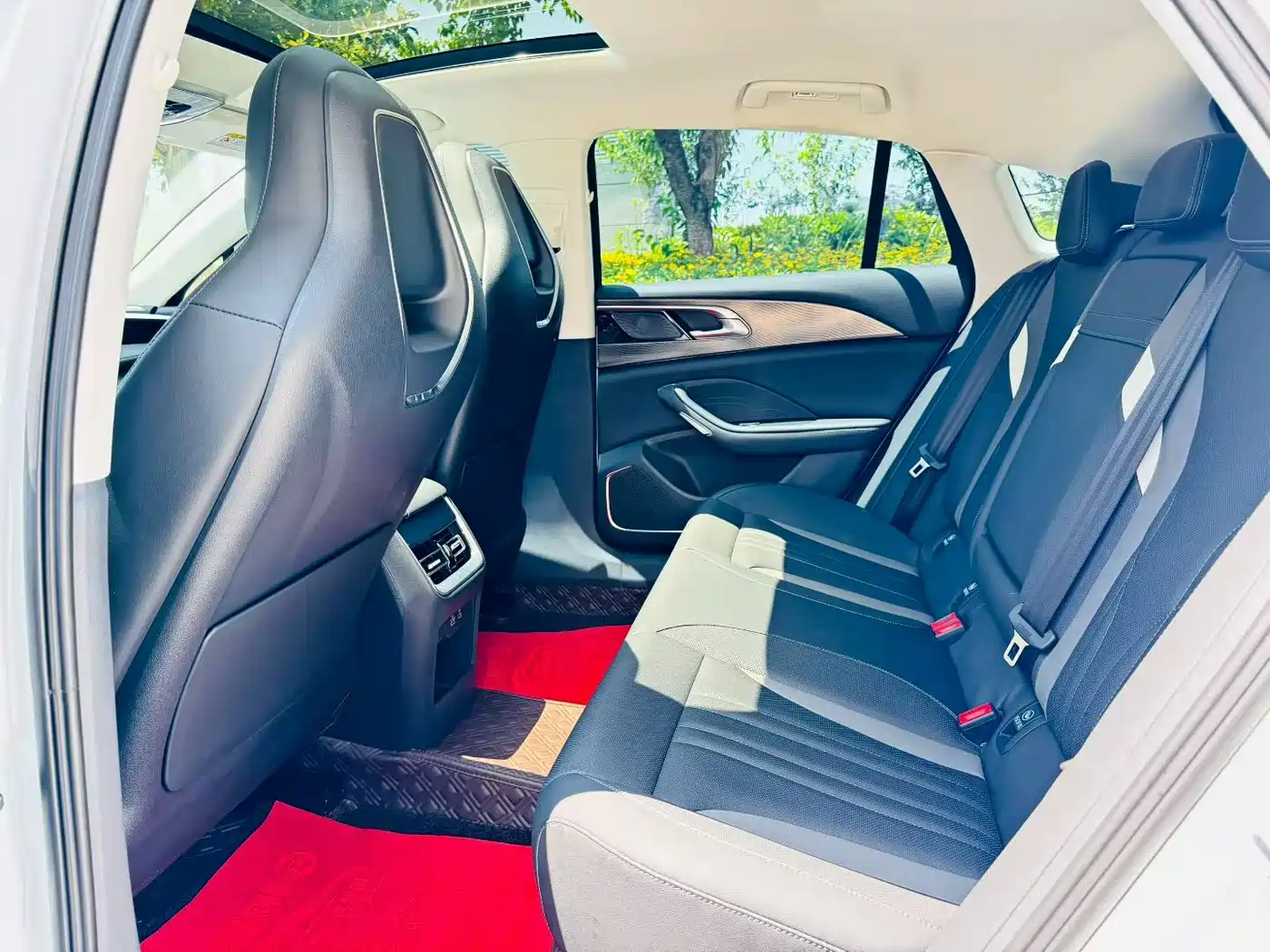 Hongqi H6 2024 Model 2.0T Elegance Edition фото 9