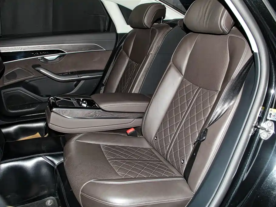 Audi A8 2023 A8L 50 TFSI quattro Exclusive фото 15