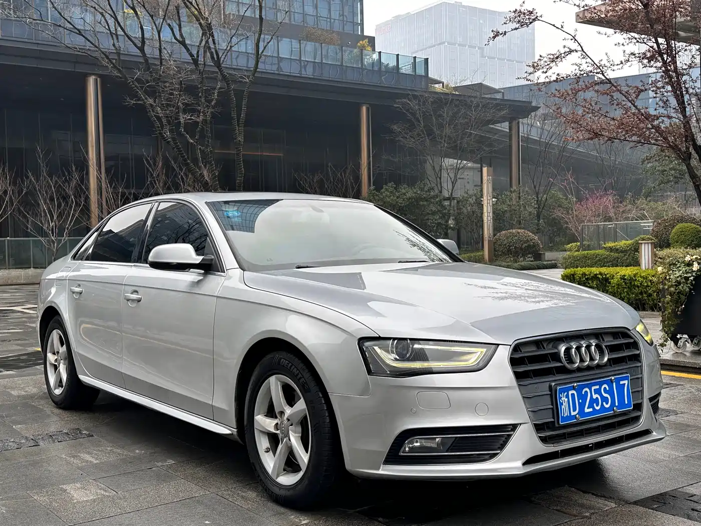 Audi A4L 2015 35 TFSI Auto Standard фото 3