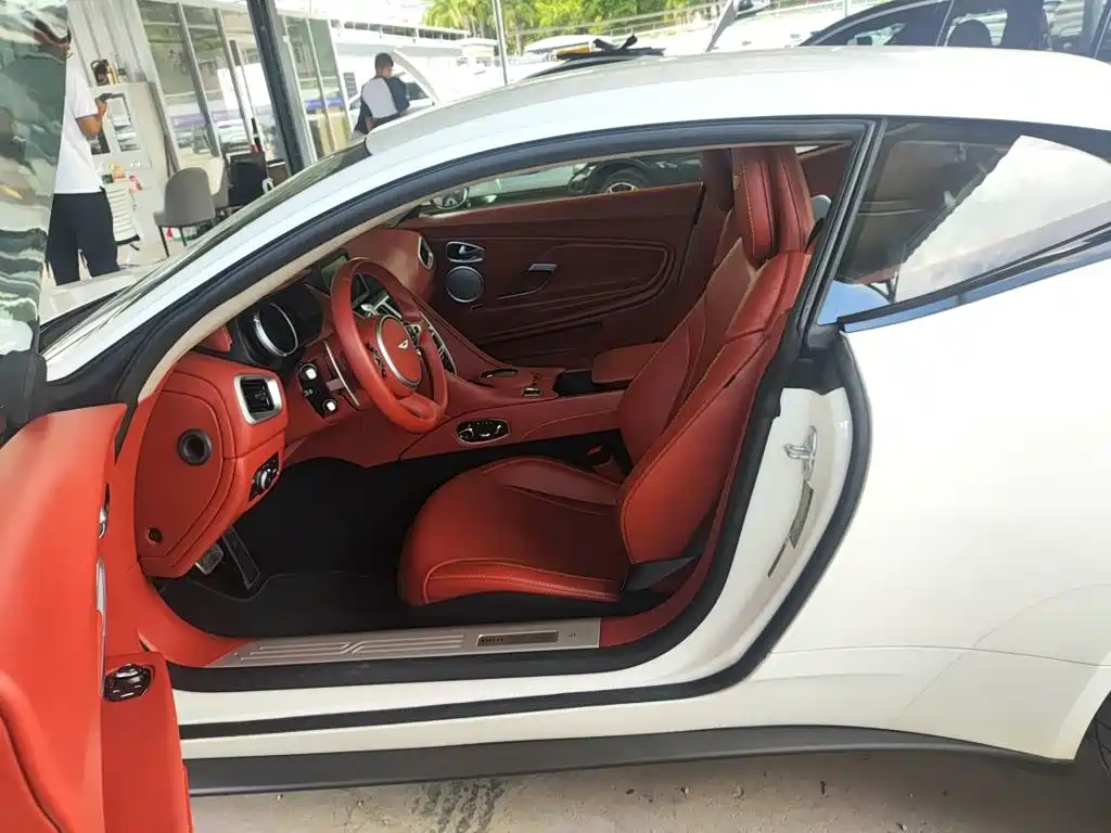 2022 Aston Martin DB11