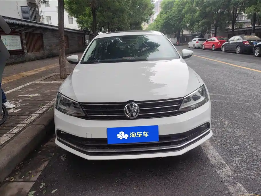 Volkswagen Sagitar 2015 1.6L Automatic Comfort фото 2