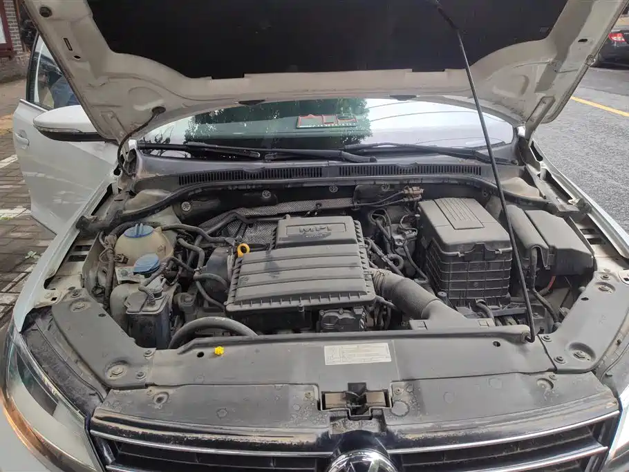 Volkswagen Sagitar 2015 1.6L Automatic Comfort фото 10
