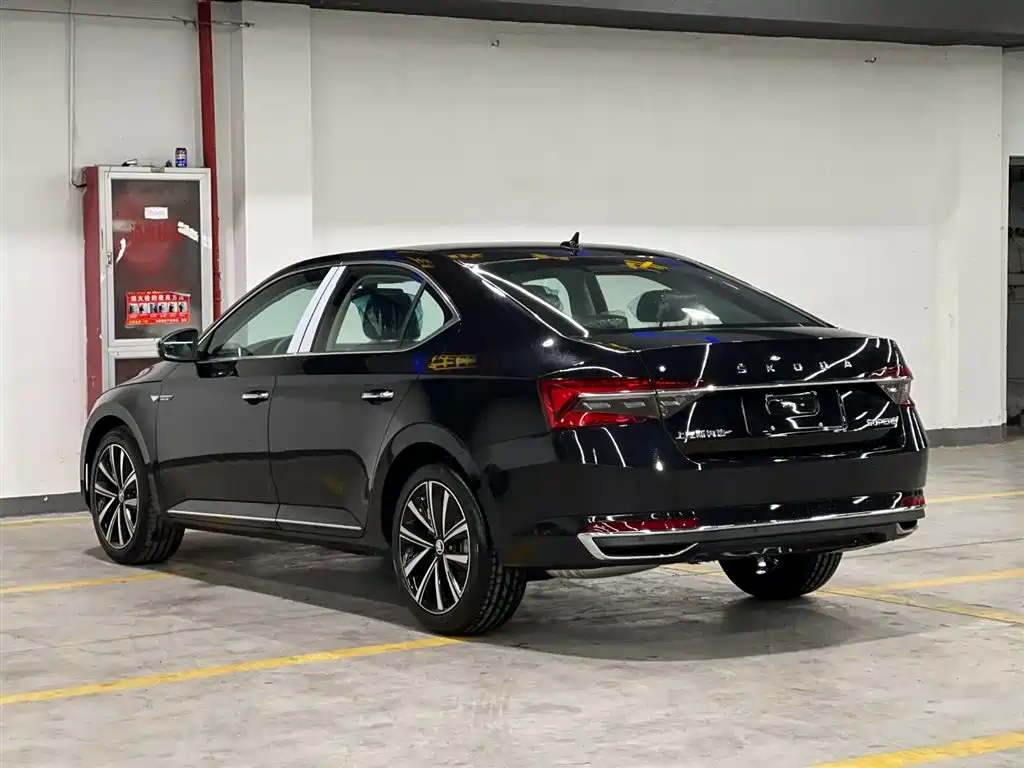 Škoda Superb 2025 Model TSI280 DSG Premium Edition фото 4
