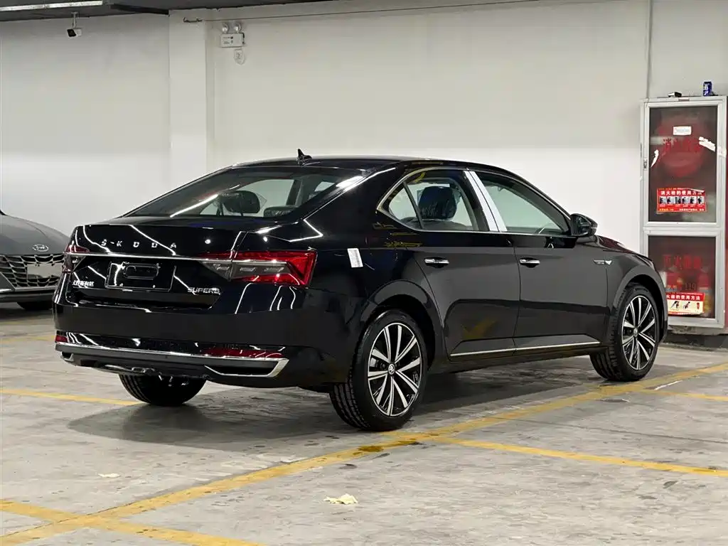Škoda Superb 2025 Model TSI280 DSG Premium Edition фото 5