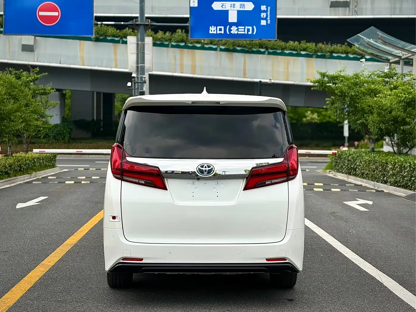 Toyota Alphard 2021 Hybrid 2.5L Premium фото 4