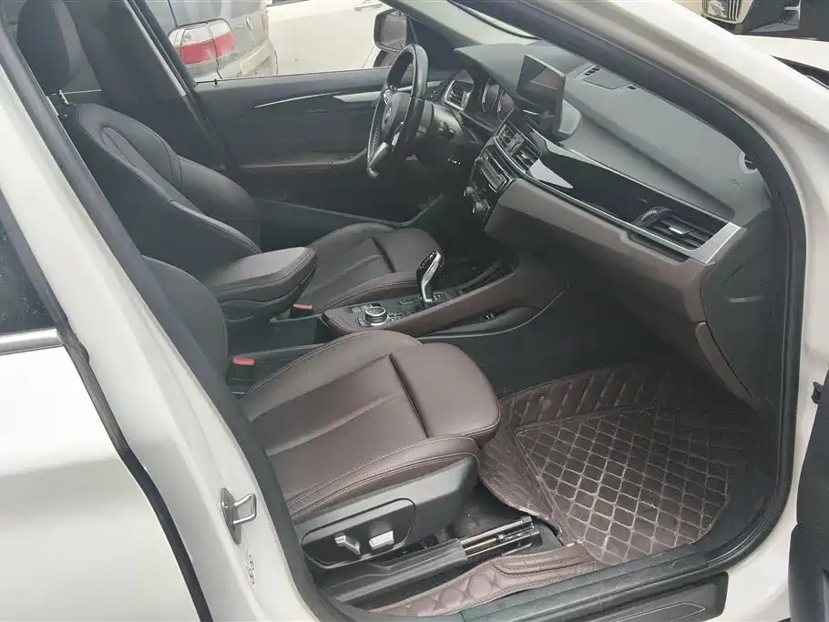 BMW X1 2022 sDrive25Li Leading фото 8